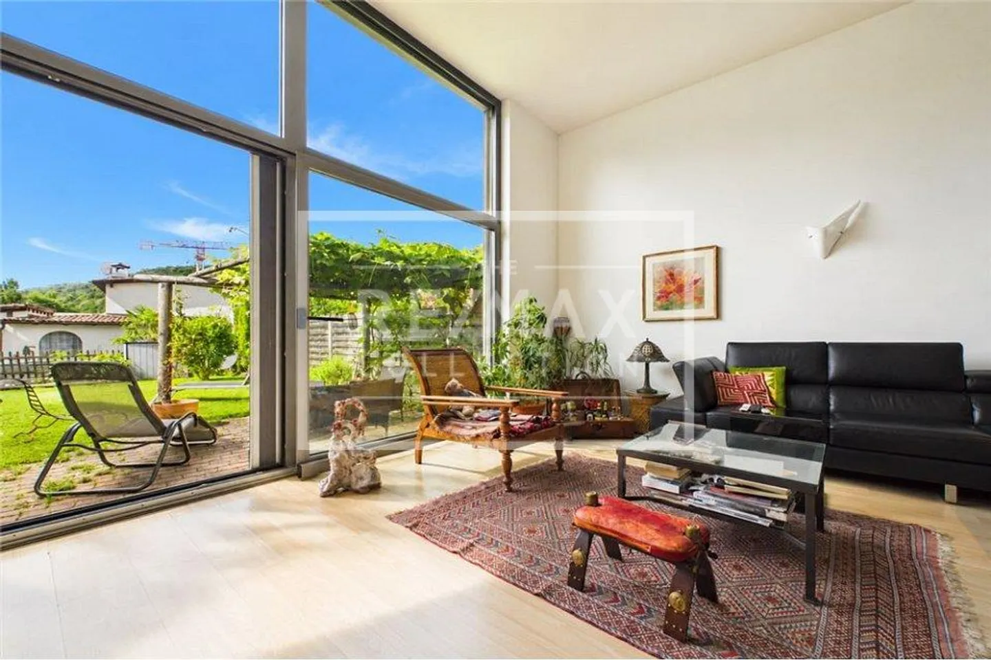 Maison de ville moderne et familiale avec jardin dans un emplacement stratégique - Photo 1 sur 13