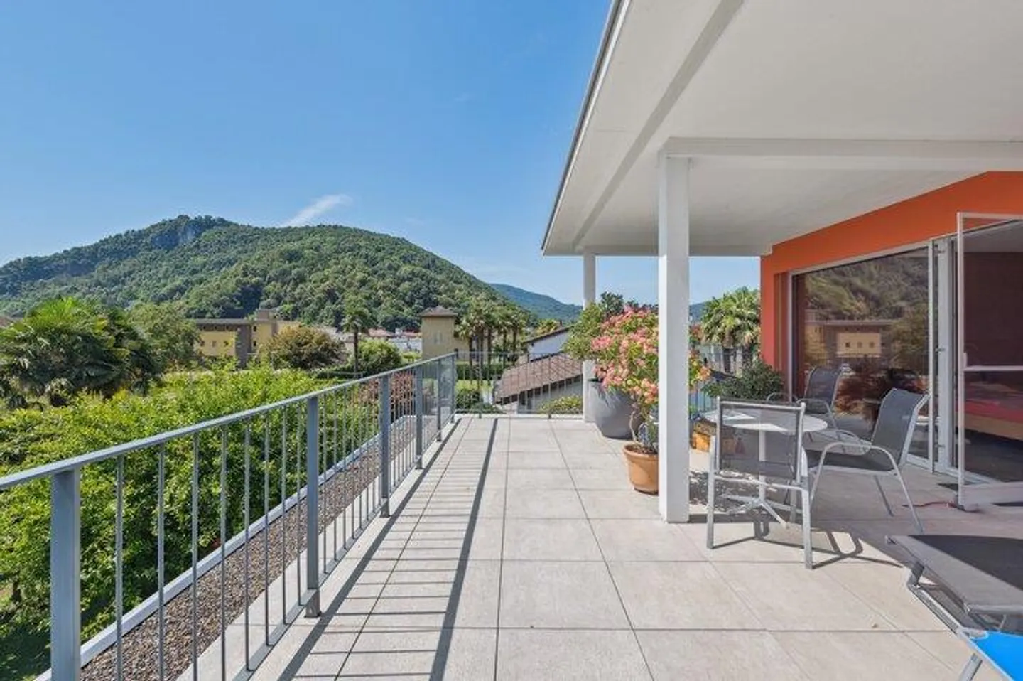 ATTRAKTIVE VILLA UMGEBEN VON PALMEN - Foto 7 von 8