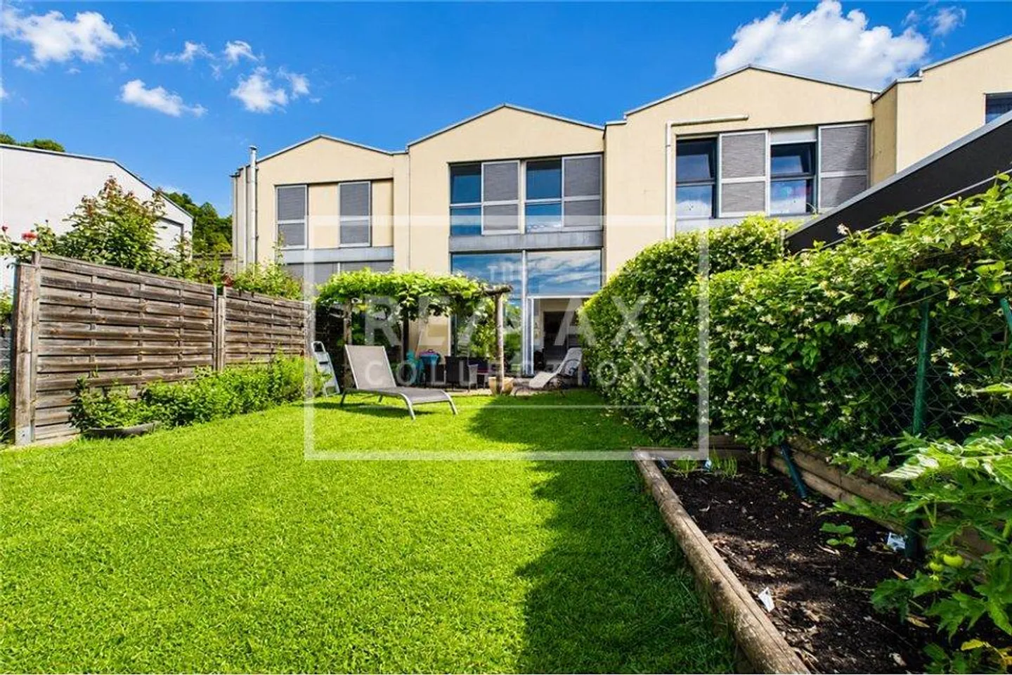 Maison de ville moderne et familiale avec jardin dans un emplacement stratégique - Photo 3 sur 13
