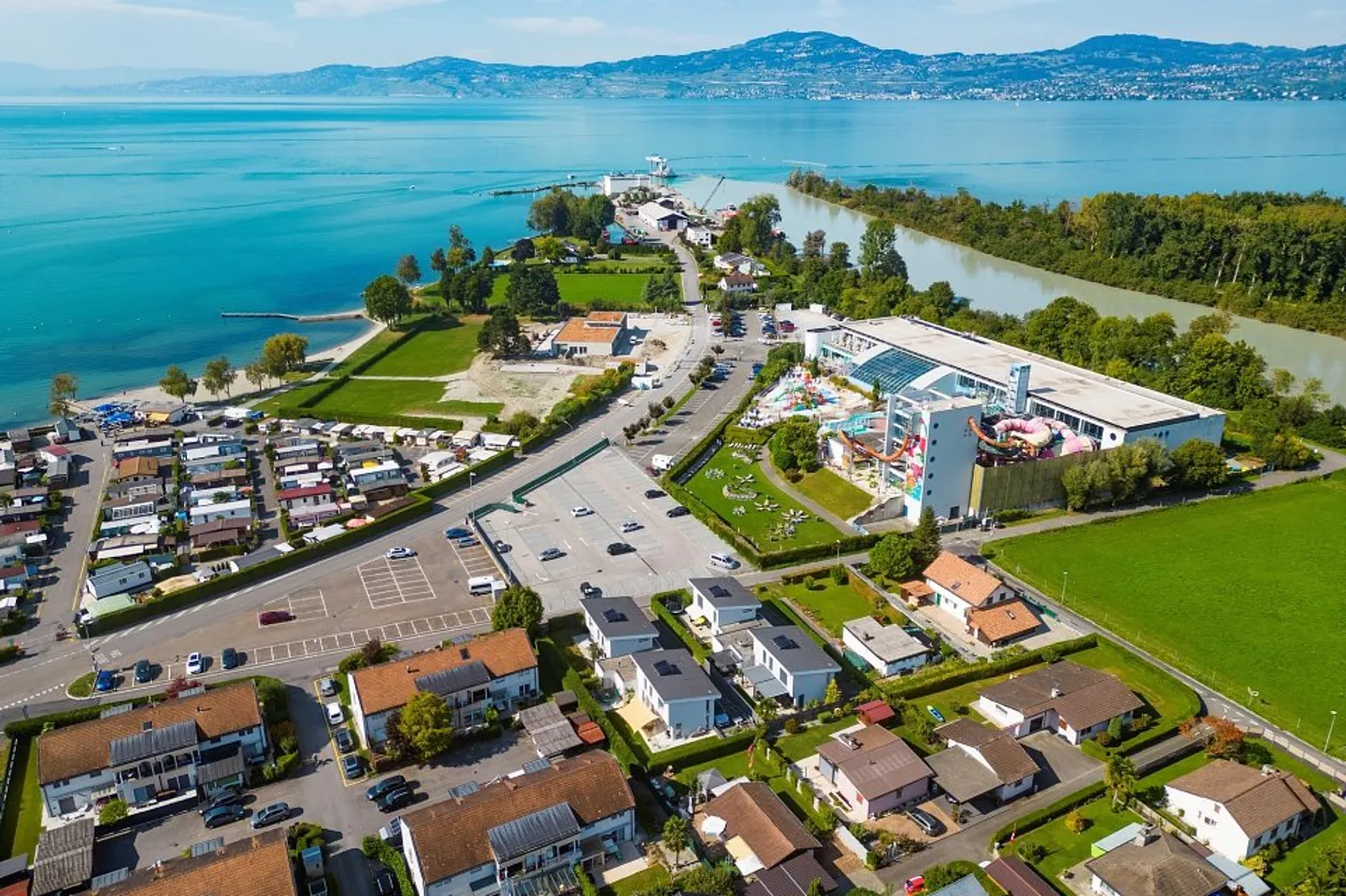 Un piccolo clima di vacanza a due passi dal lago... - Foto 12 di 13