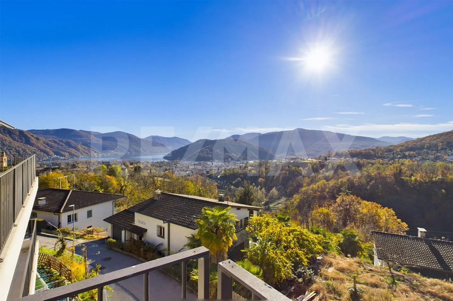 NEGGIO (NEI PRESSI DI VERNATE): Appartamento attico luminoso e moderno con vista fantastica e terrazza sul tetto - Foto 7 di 12