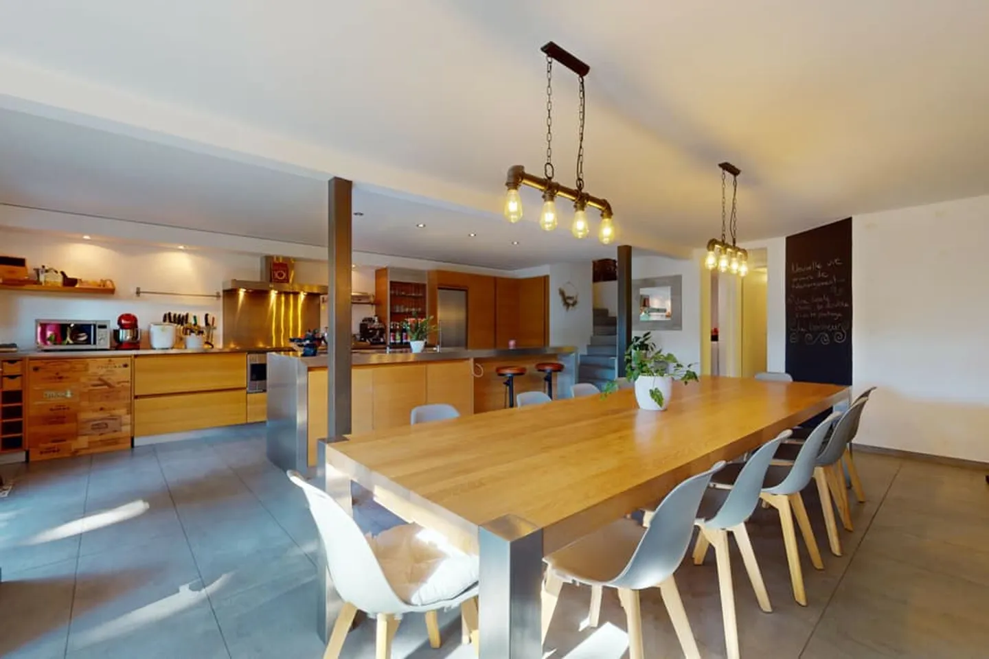 Magnificent renovated farm with 3 apartments and a stable - Photo 6 of 13