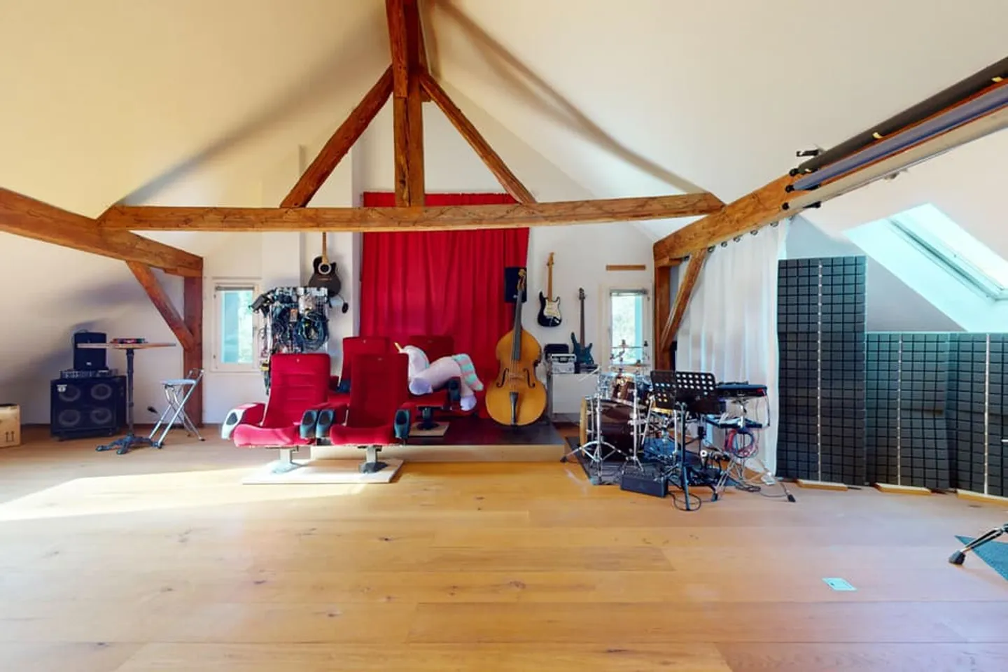 Magnificent renovated farm with 3 apartments and a stable - Photo 8 of 13