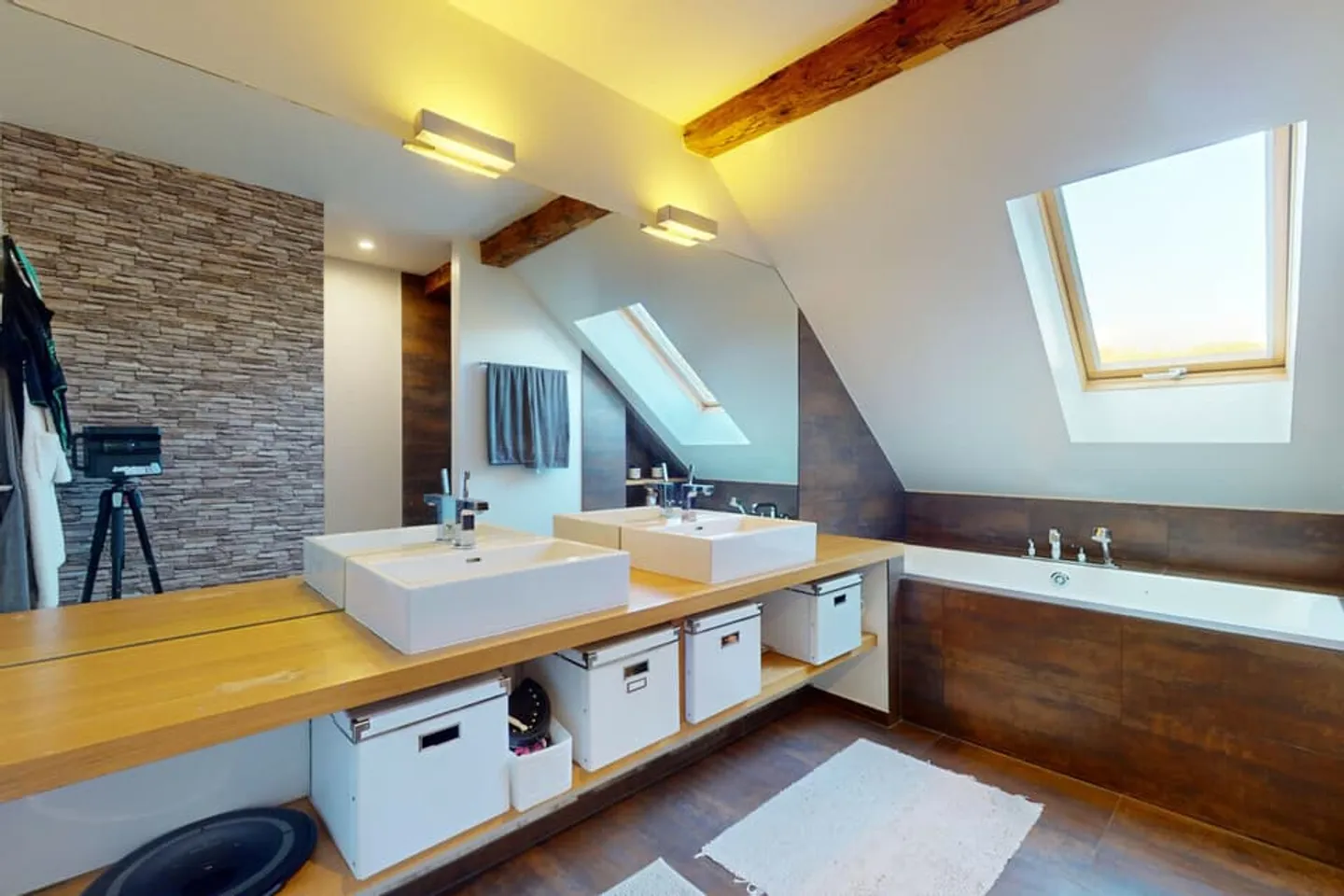 Magnificent renovated farm with 3 apartments and a stable - Photo 10 of 13