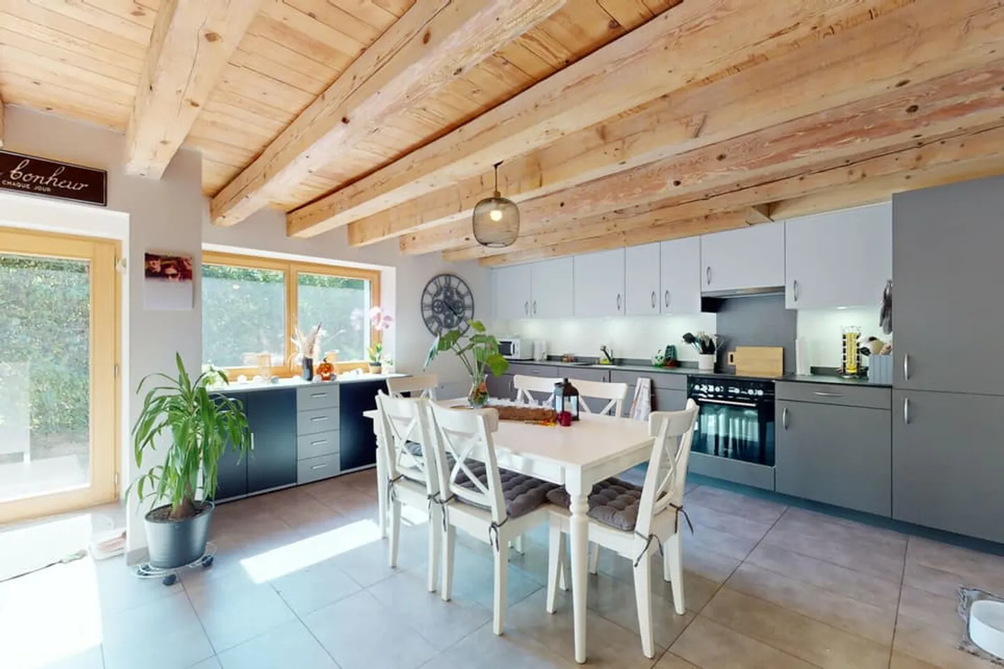 Magnificent renovated farm with 3 apartments and a stable - Photo 11 of 13