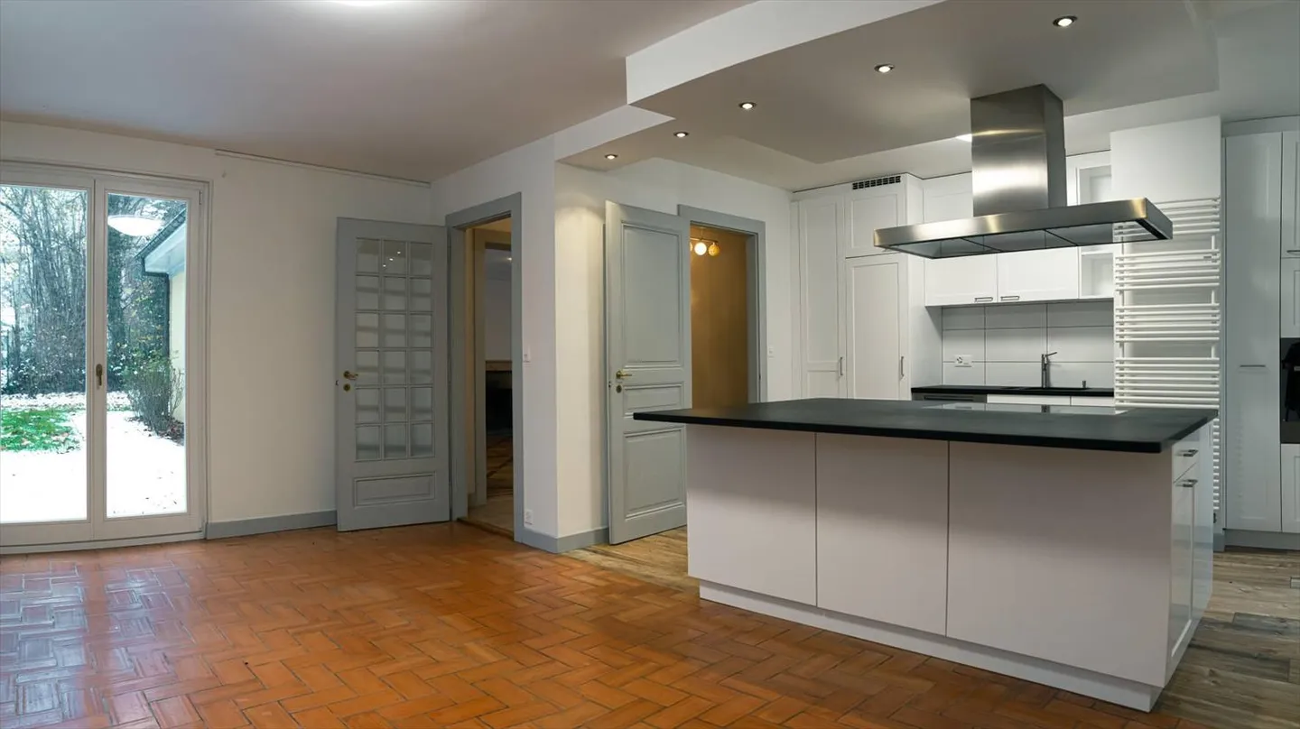 Lausanne: Renovierte Familienhaus mit außergewöhnlichem Garten - Foto 5 von 13