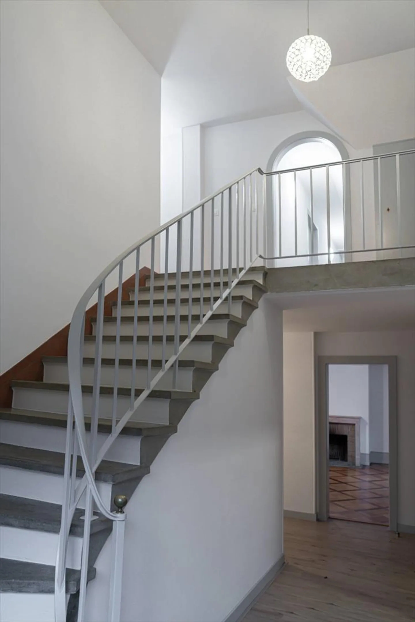 Lausanne: Renovierte Familienhaus mit außergewöhnlichem Garten - Foto 8 von 13