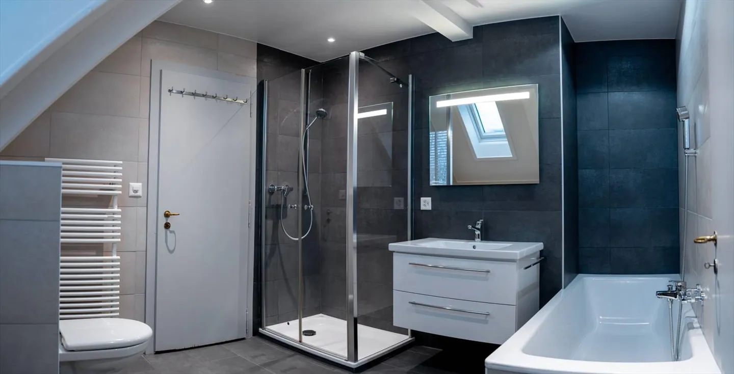 Lausanne: Renovierte Familienhaus mit außergewöhnlichem Garten - Foto 10 von 13