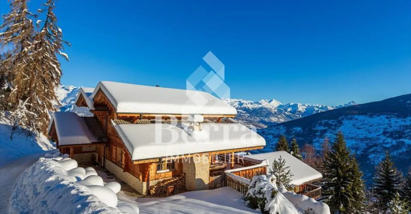 Chalet di Lusso con Vista Montagna - Foto 1 di 13