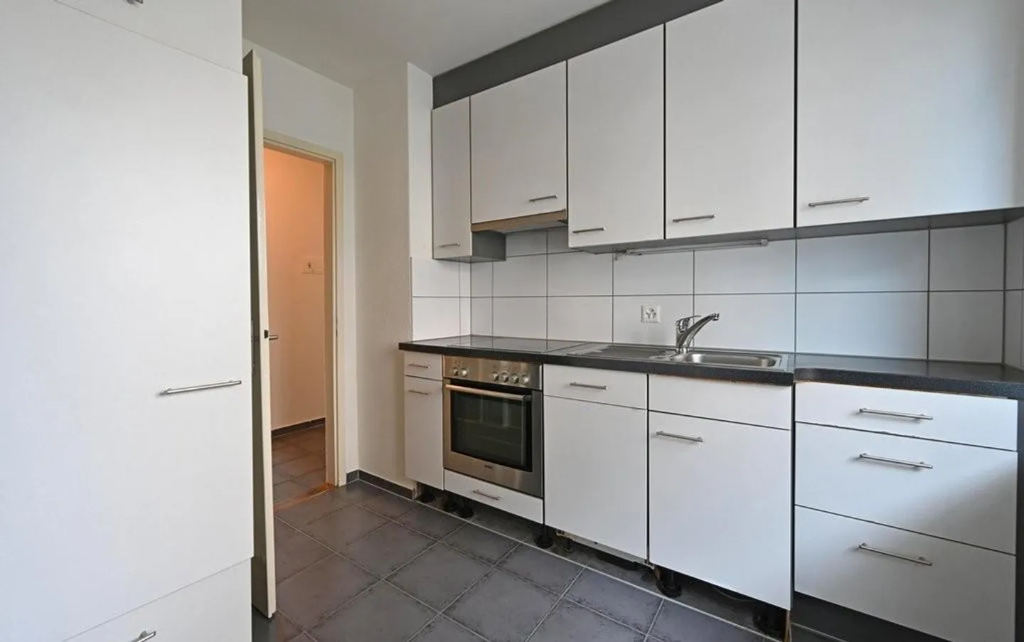 Helle 3-Zimmer-Wohnung in Biel - Foto 2 von 9