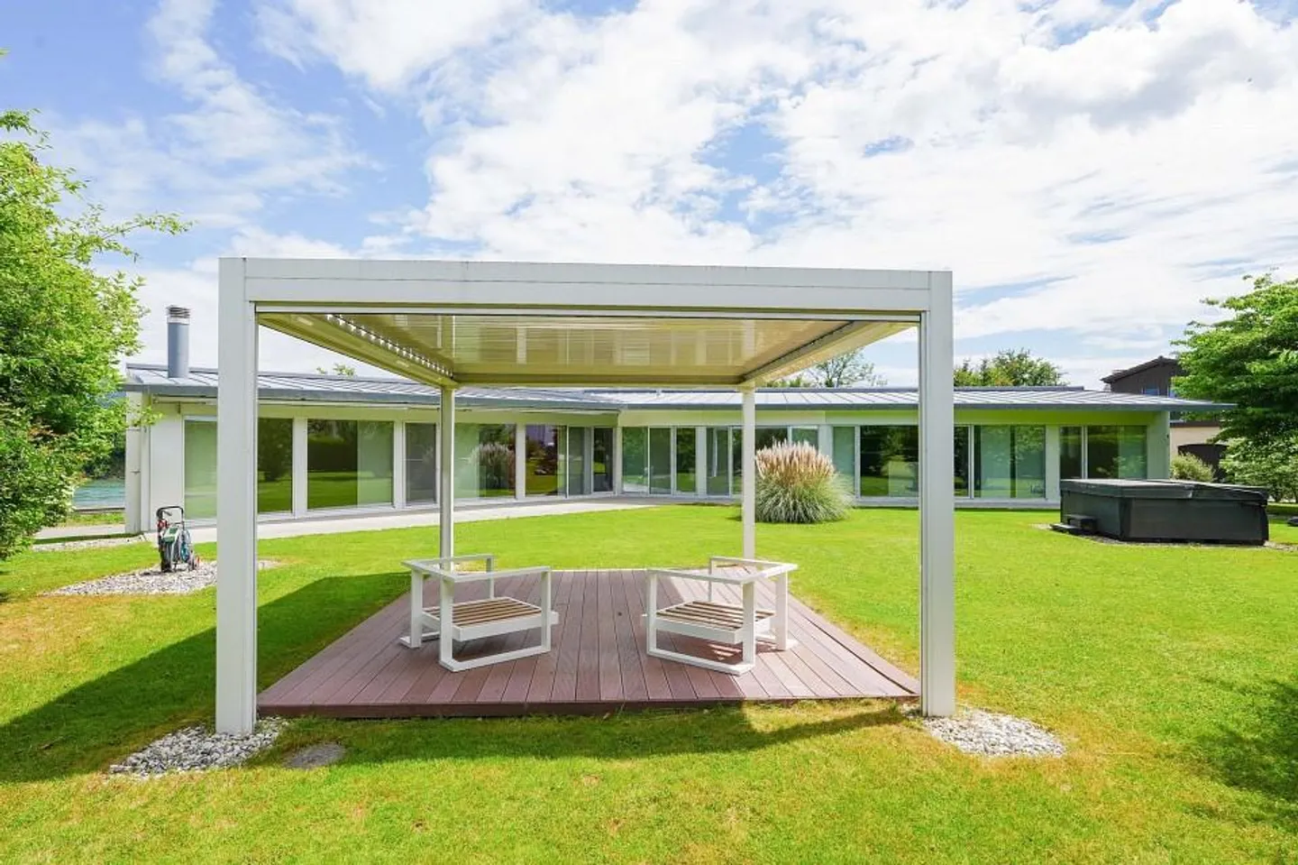 Eleganter Bungalow am Rhein - Foto 1 von 13