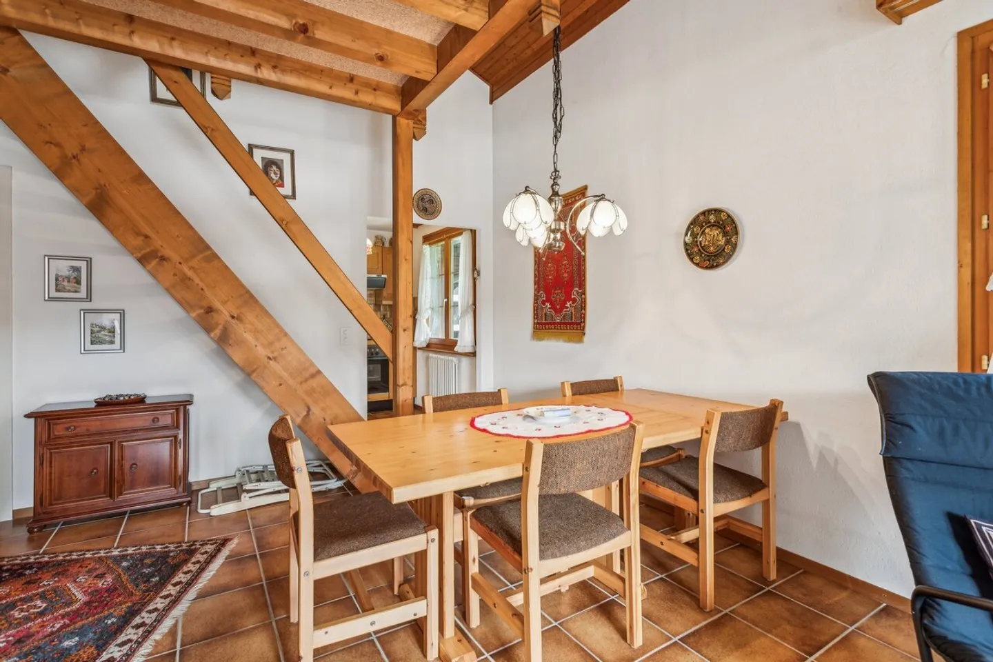 Living with Chalet Flair - Cozy 3.5-Room Maisonette Apartment - Photo 2 of 7