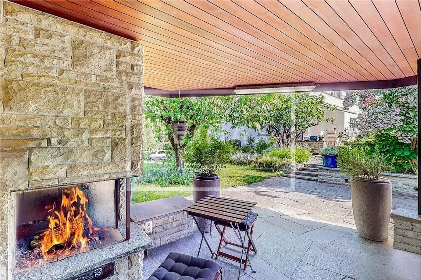 250 m² de surface habitable au cœur de Wildegg, calme, terrain de 784 m² WA3, à 100 m des transports publics et de Migros - Photo 1 sur 13