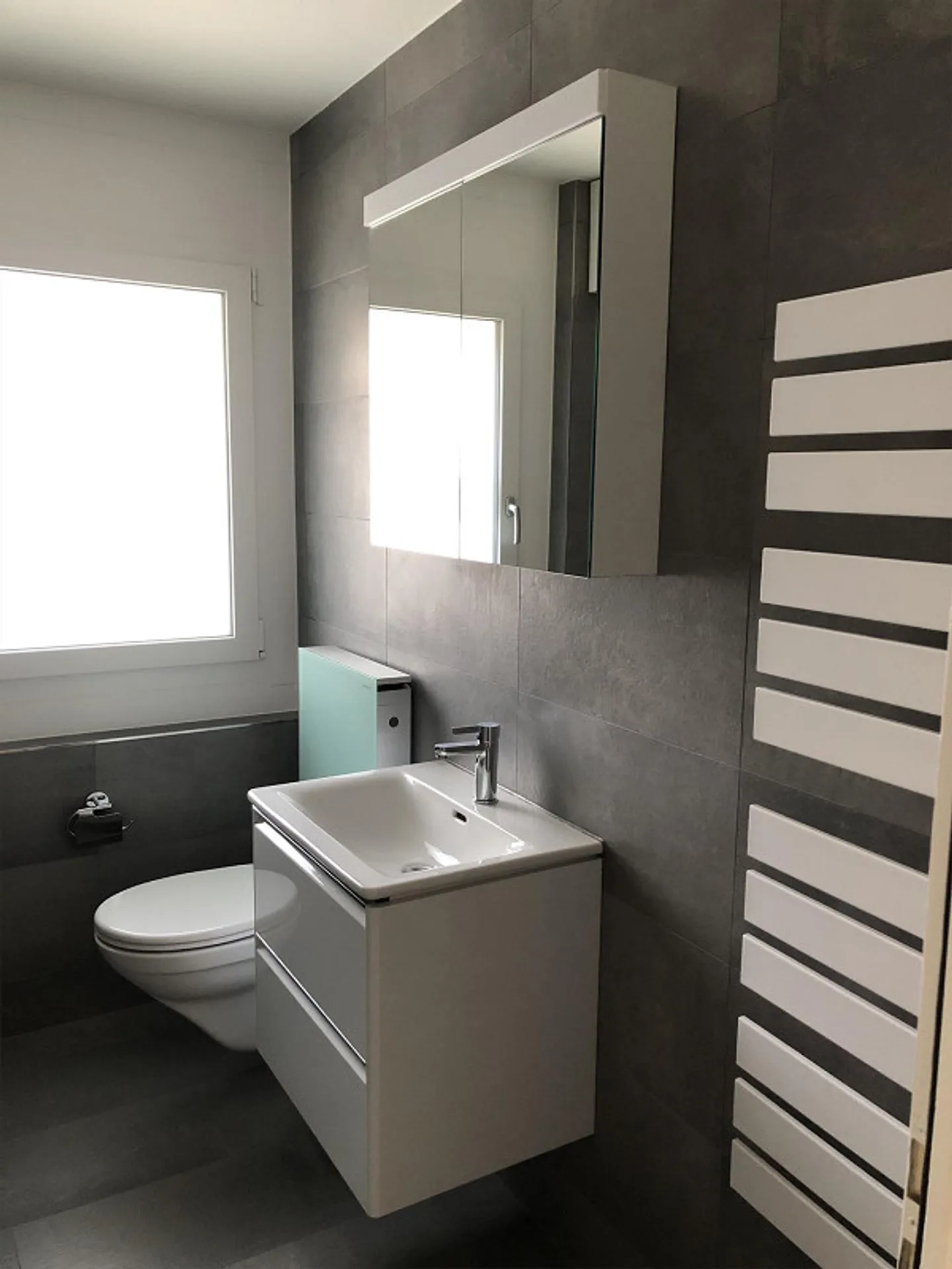Appartamento moderno di 4,5 stanze con balcone vetrato al 1° piano in affitto - Foto 6 di 7