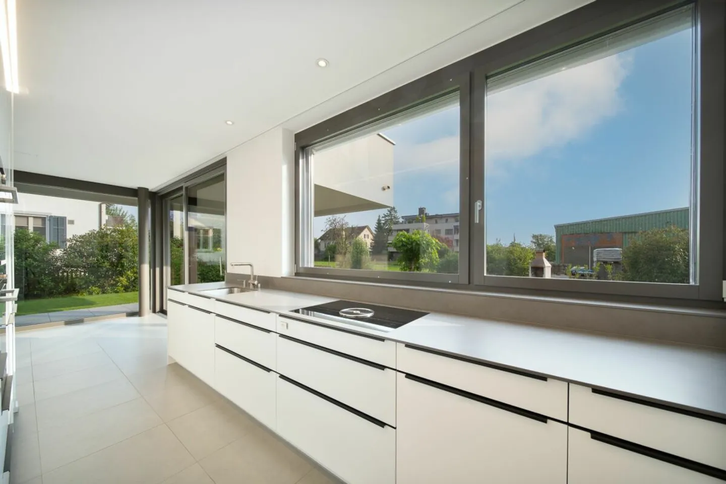 Bijou résidentiel de 4,5 pièces avec jardin privé paradisiaque - Photo 4 sur 15