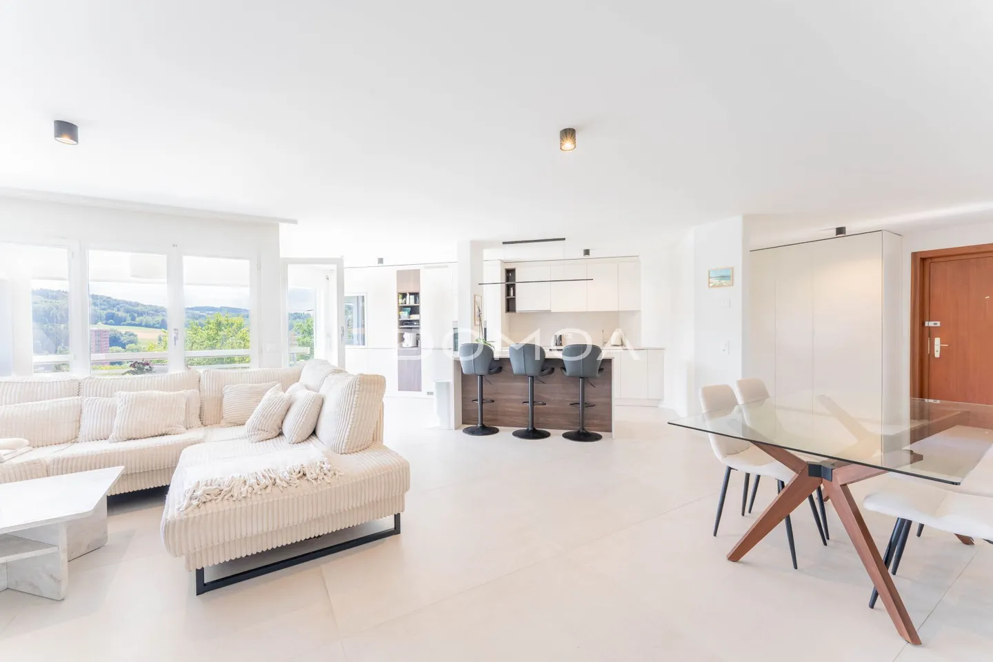Renovierte 4,5-Zimmer-Penthouse mit großer Terrasse - Helligkeit, Charme und Komfort! - Foto 1 von 12