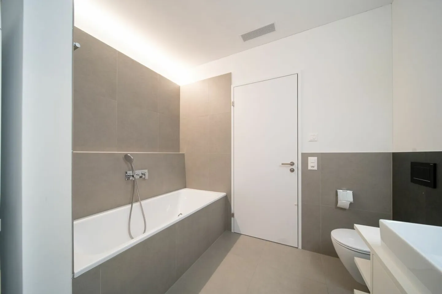 Bijou résidentiel de 4,5 pièces avec jardin privé paradisiaque - Photo 6 sur 15