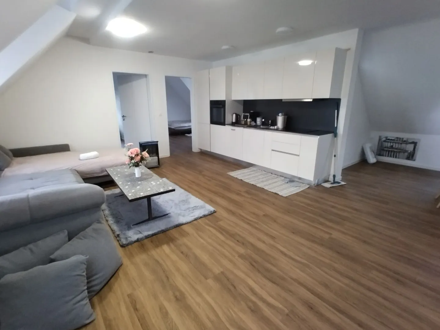Casa bifamiliare completamente ristrutturata - Foto 5 di 10