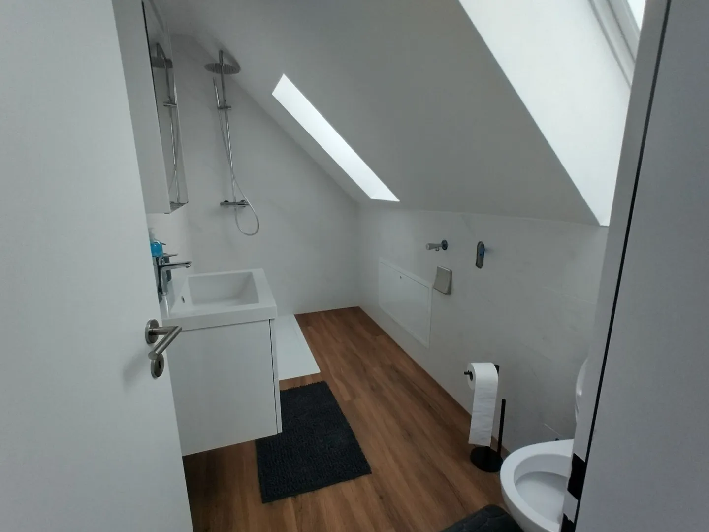 Casa bifamiliare completamente ristrutturata - Foto 6 di 10
