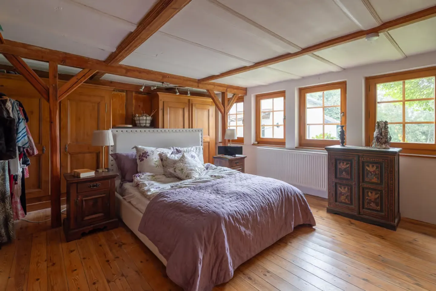 PFERDESTALL MIT 6 WOHNEINHEITEN UND EINEM GRUNDSTÜCK VON 10'474 M² - Foto 10 von 13