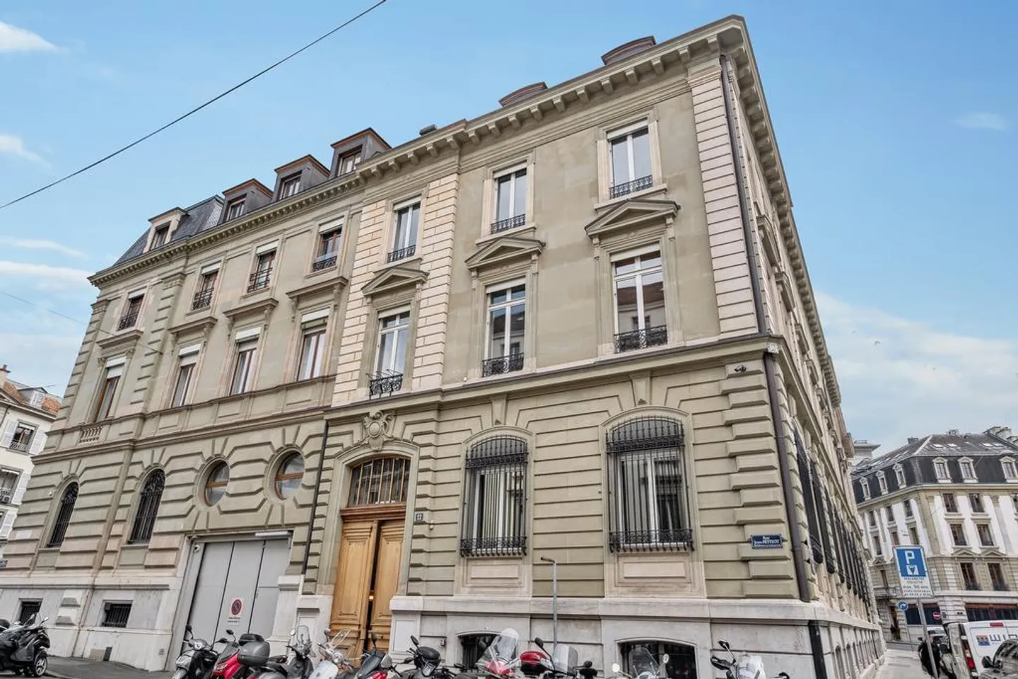 Immeuble de prestige au coeur de Genève - Photo 2 sur 12