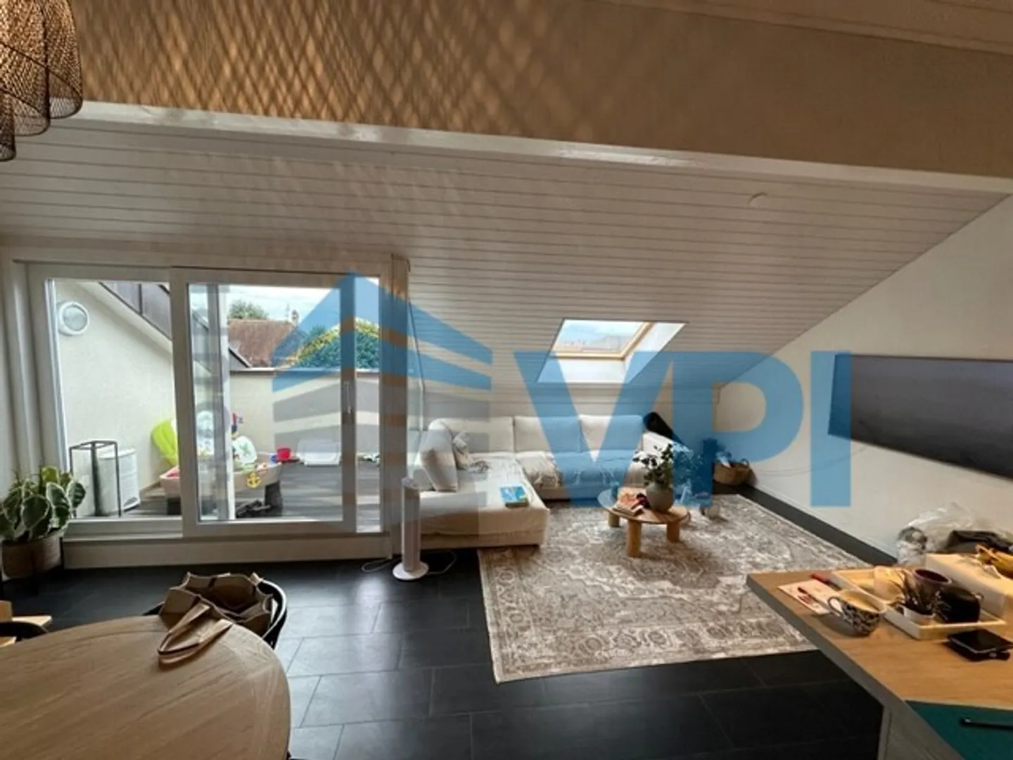 Gollion – Wunderschöne Duplexwohnung mit 4,5 Zimmern, Mezzanin und Alpenblick - Foto 3 von 10