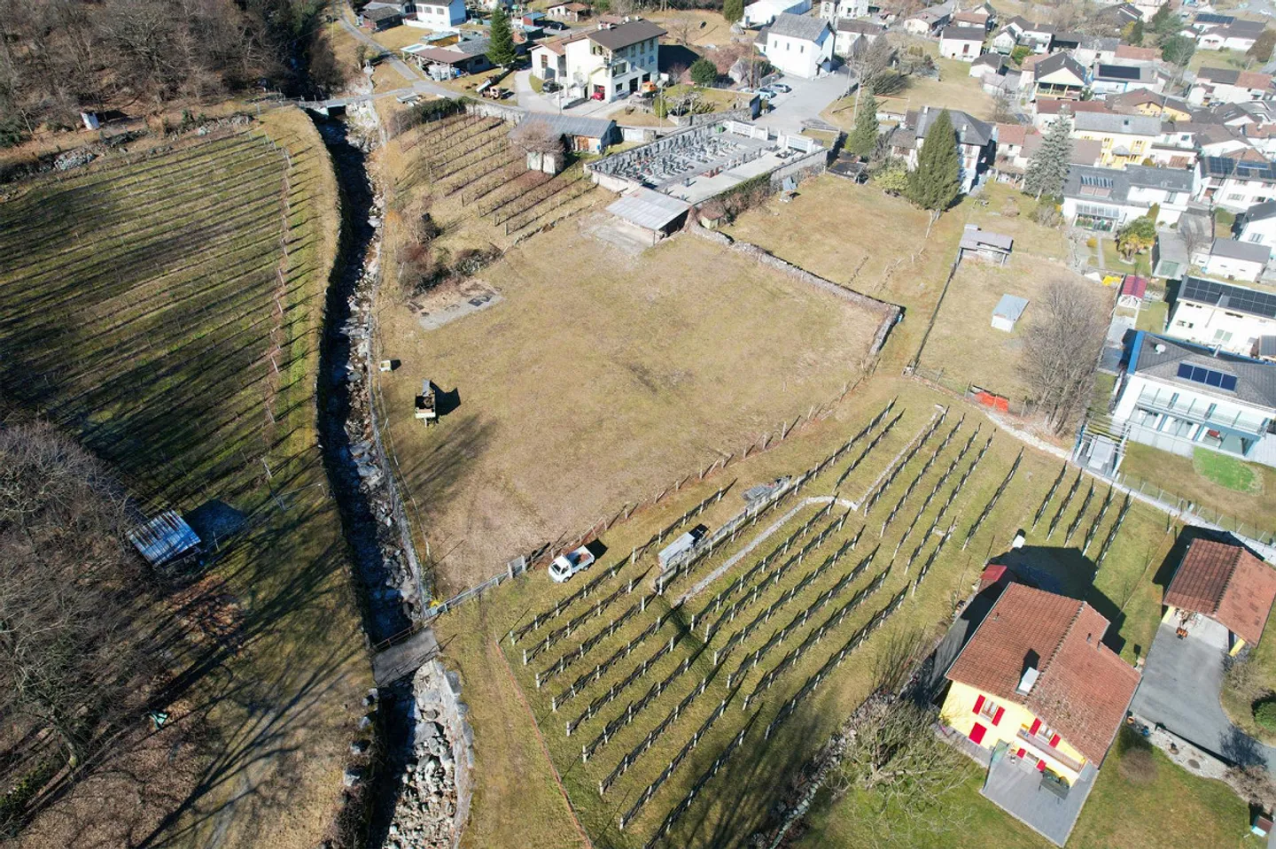 Terreno edificabile in zona molto tranquilla a soli 10Km da Bellinzona - Foto 2 di 10