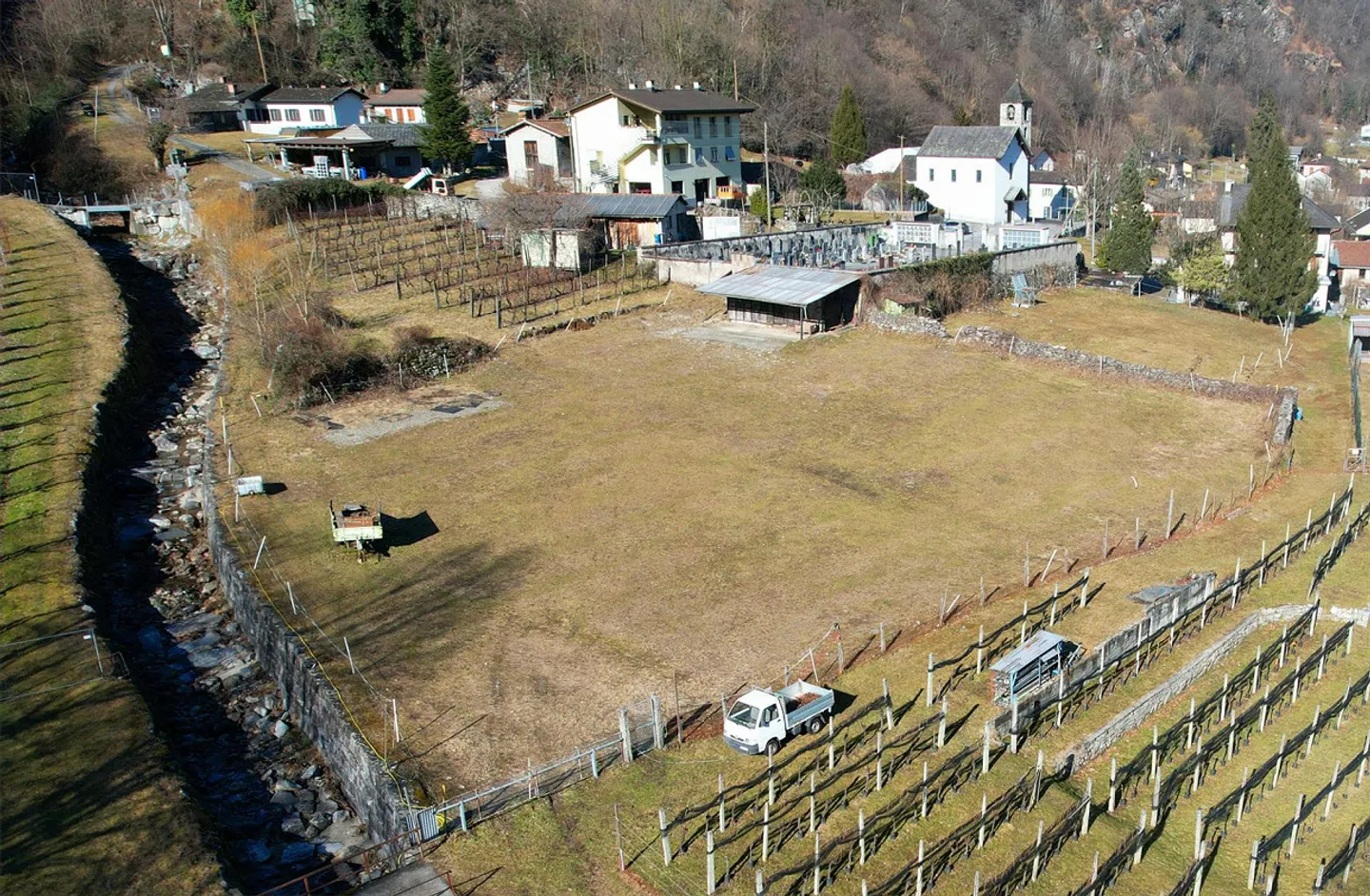 Terreno edificabile in zona molto tranquilla a soli 10Km da Bellinzona - Foto 3 di 10