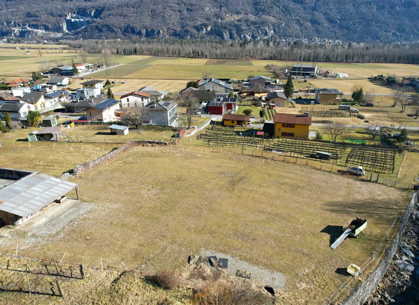 Terreno edificabile in zona molto tranquilla a soli 10Km da Bellinzona - Foto 4 di 10