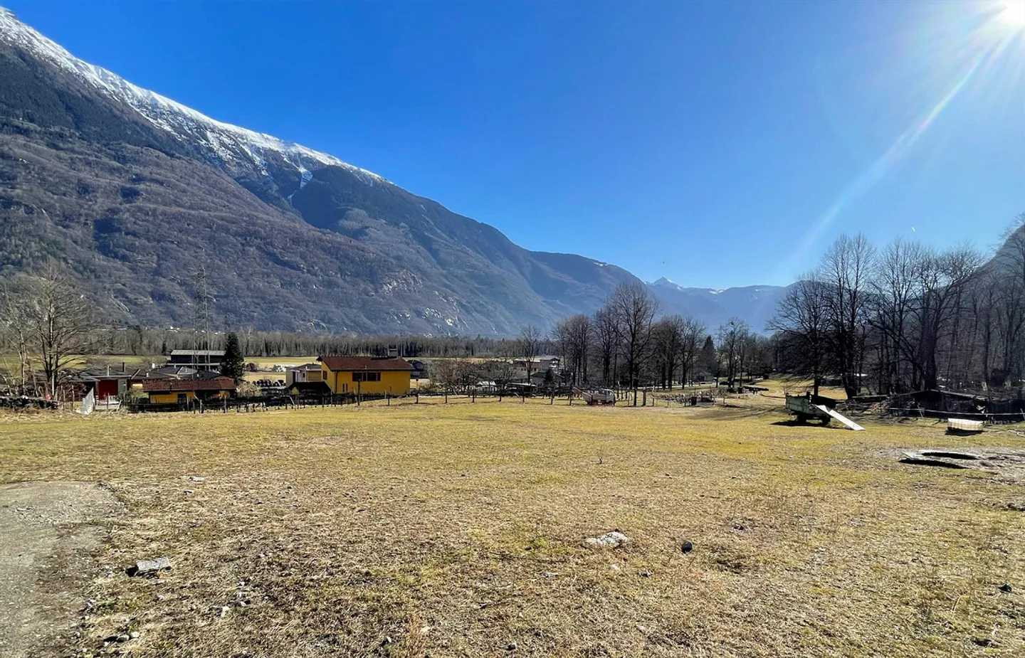 Terreno edificabile in zona molto tranquilla a soli 10Km da Bellinzona - Foto 6 di 10