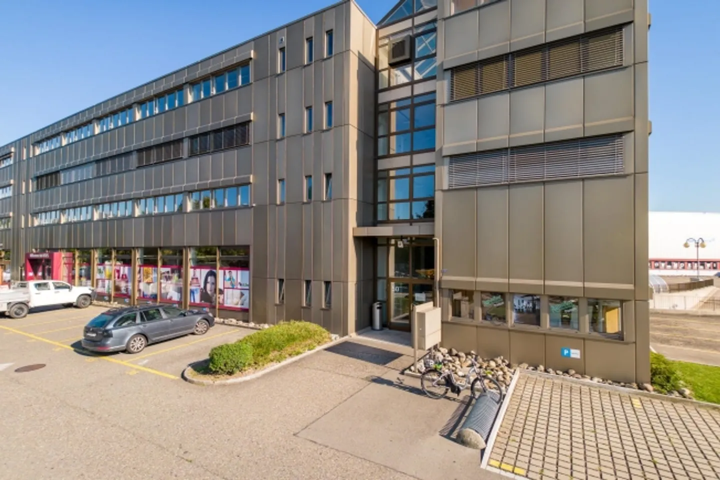 Espaces d'atelier flexibles dans un espace commun idéal pour les esprits créatifs, surfaces de 20m2 à 225m2 - Photo 1 sur 6