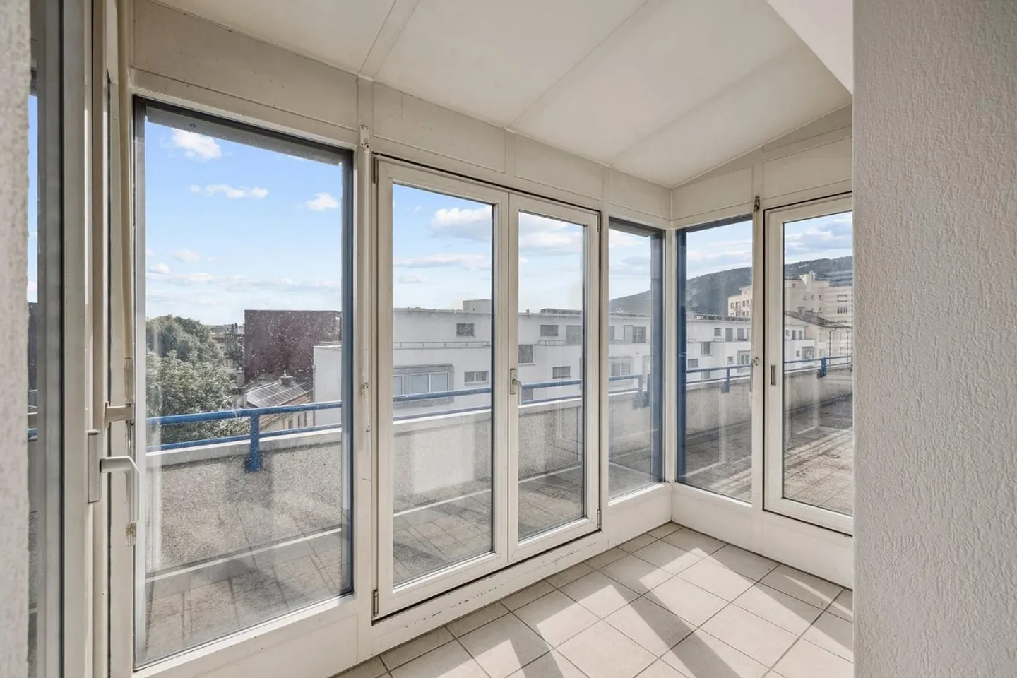Stupendo appartamento ristrutturato di 4,5 stanze con balcone terrazza - Foto 9 di 10