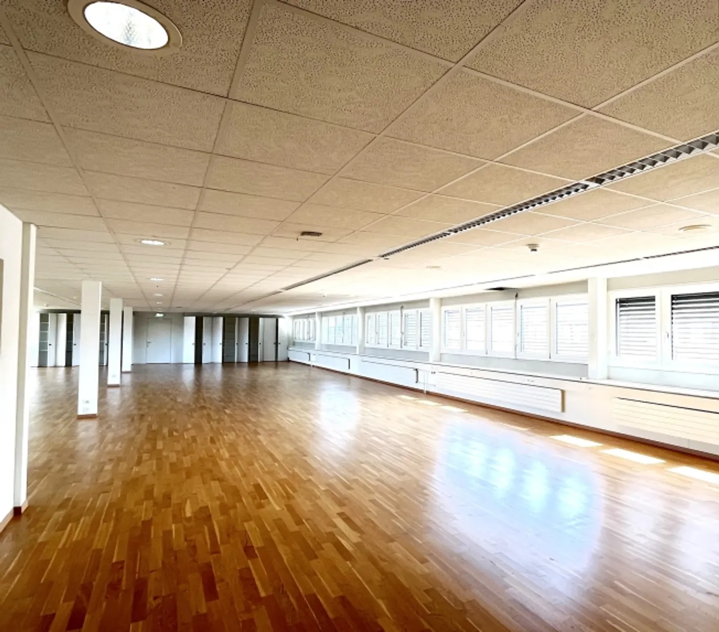 Espaces d'atelier flexibles dans un espace commun idéal pour les esprits créatifs, surfaces de 20m2 à 225m2 - Photo 3 sur 6