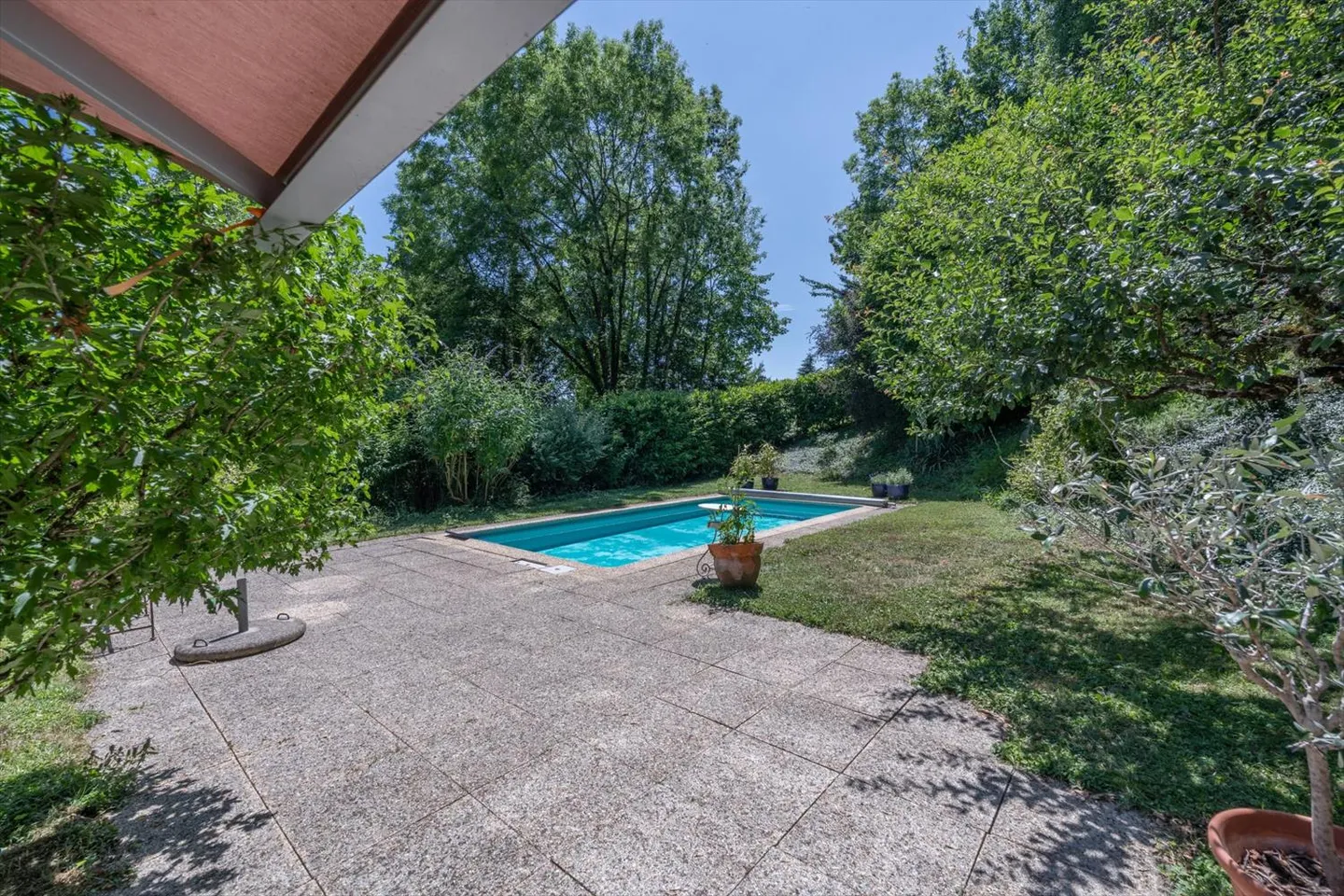 Architecture singulière et vues panoramiques sur le lac Léman. - Photo 11 sur 13