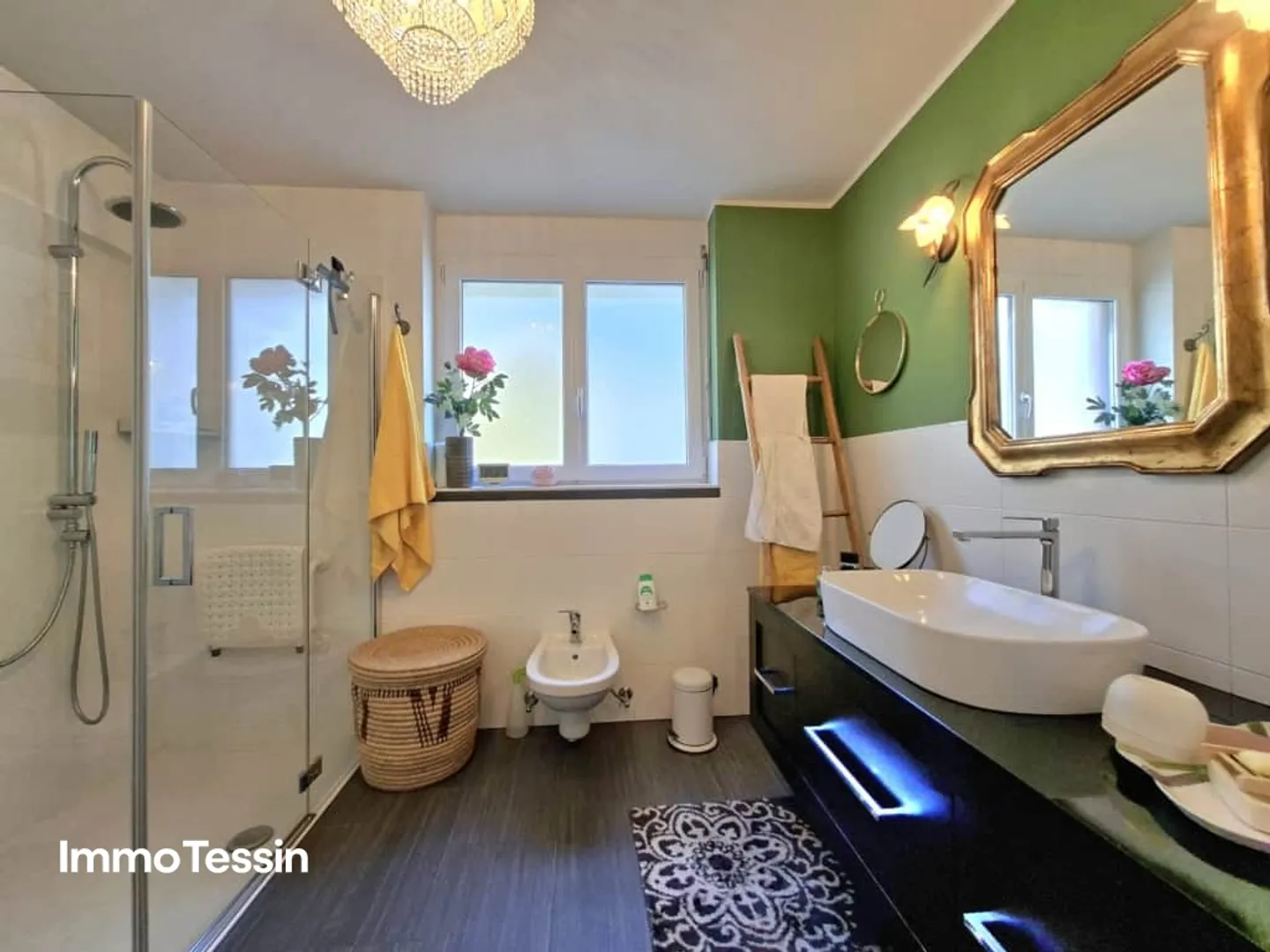 OPPORTUNITÀ ESCLUSIVA: Villa di lusso con piscina, giardino e vista lago senza ostacoli sul Lago Maggiore - Foto 12 di 13