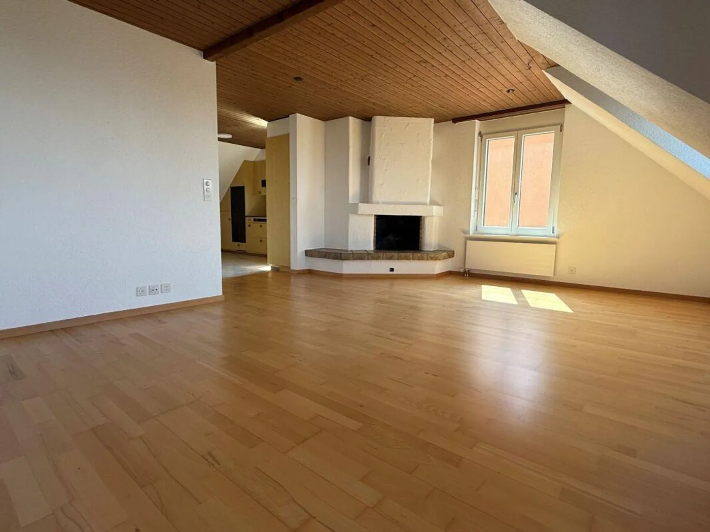 Appartamento duplex ristrutturato di 4,5 locali con vista sul lago vicino alla stazione - Foto 3 di 14
