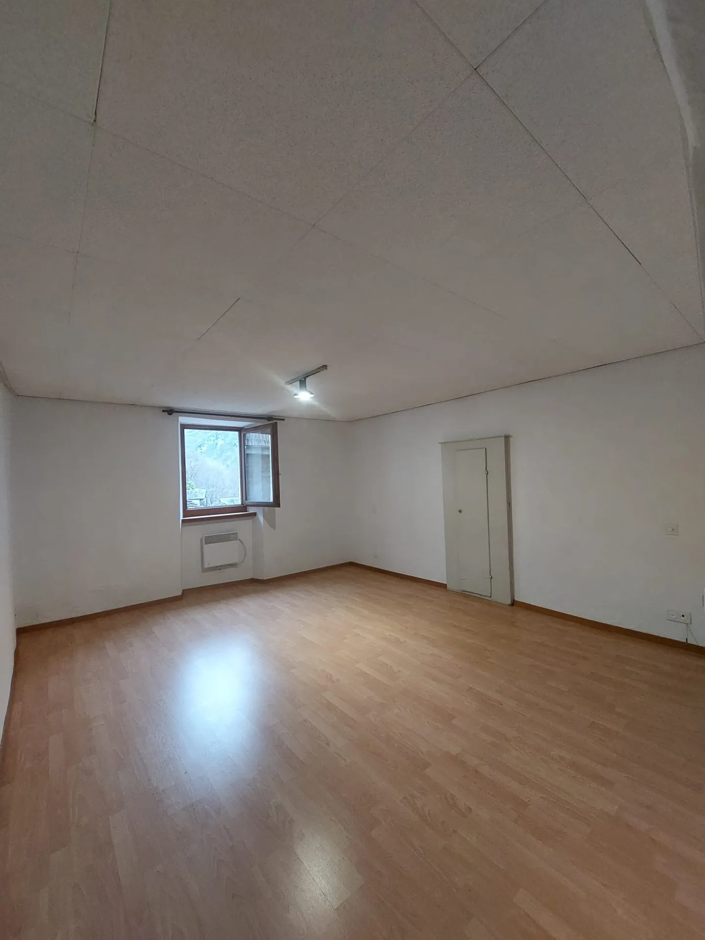 Elegante casa bifamiliare con 7,5 stanze a Cevio - Foto 7 di 13