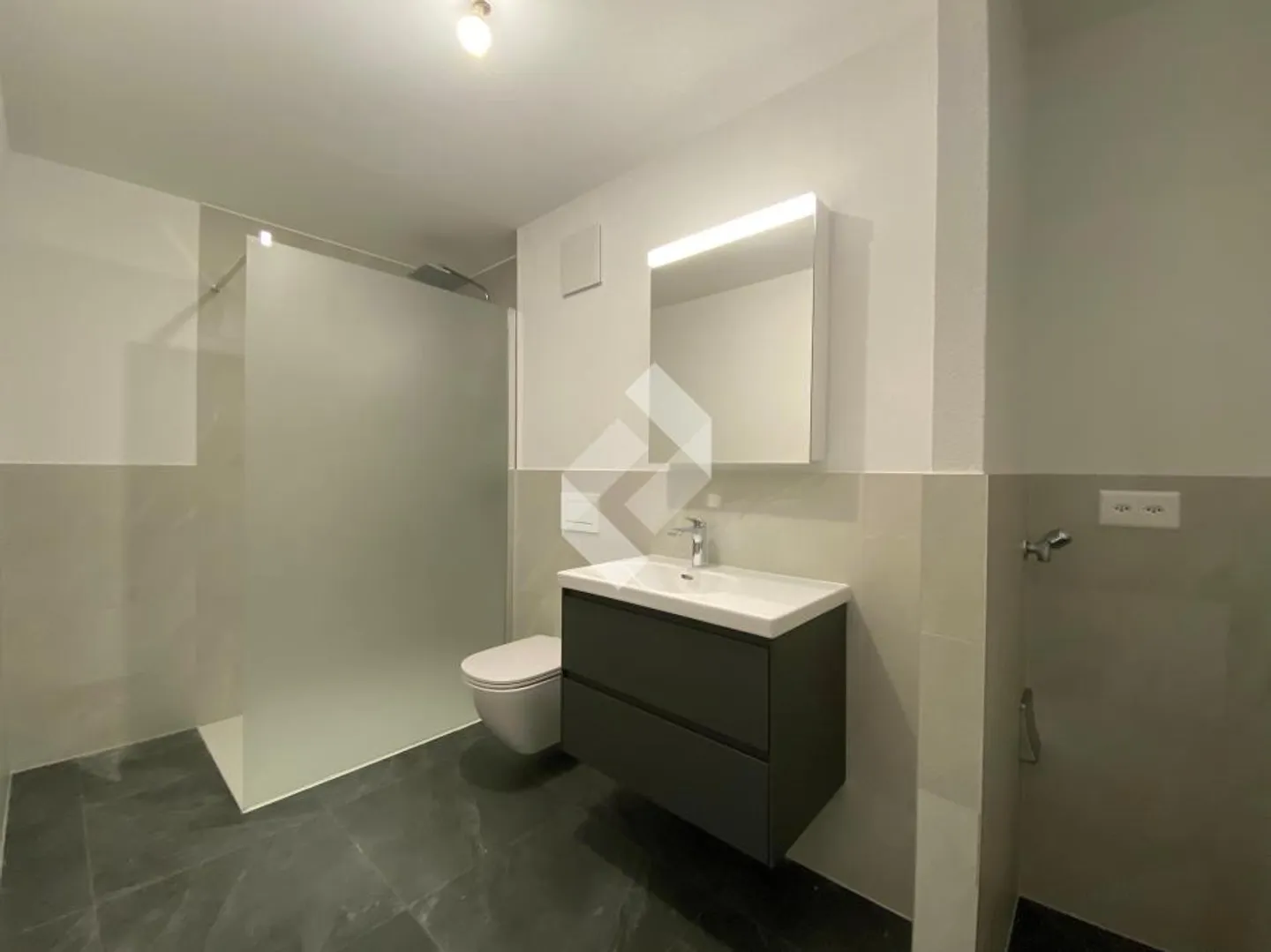 Ampio appartamento di 3.5 locali di nuova costruzione con giardino, disponibile da subito! - Foto 9 di 13