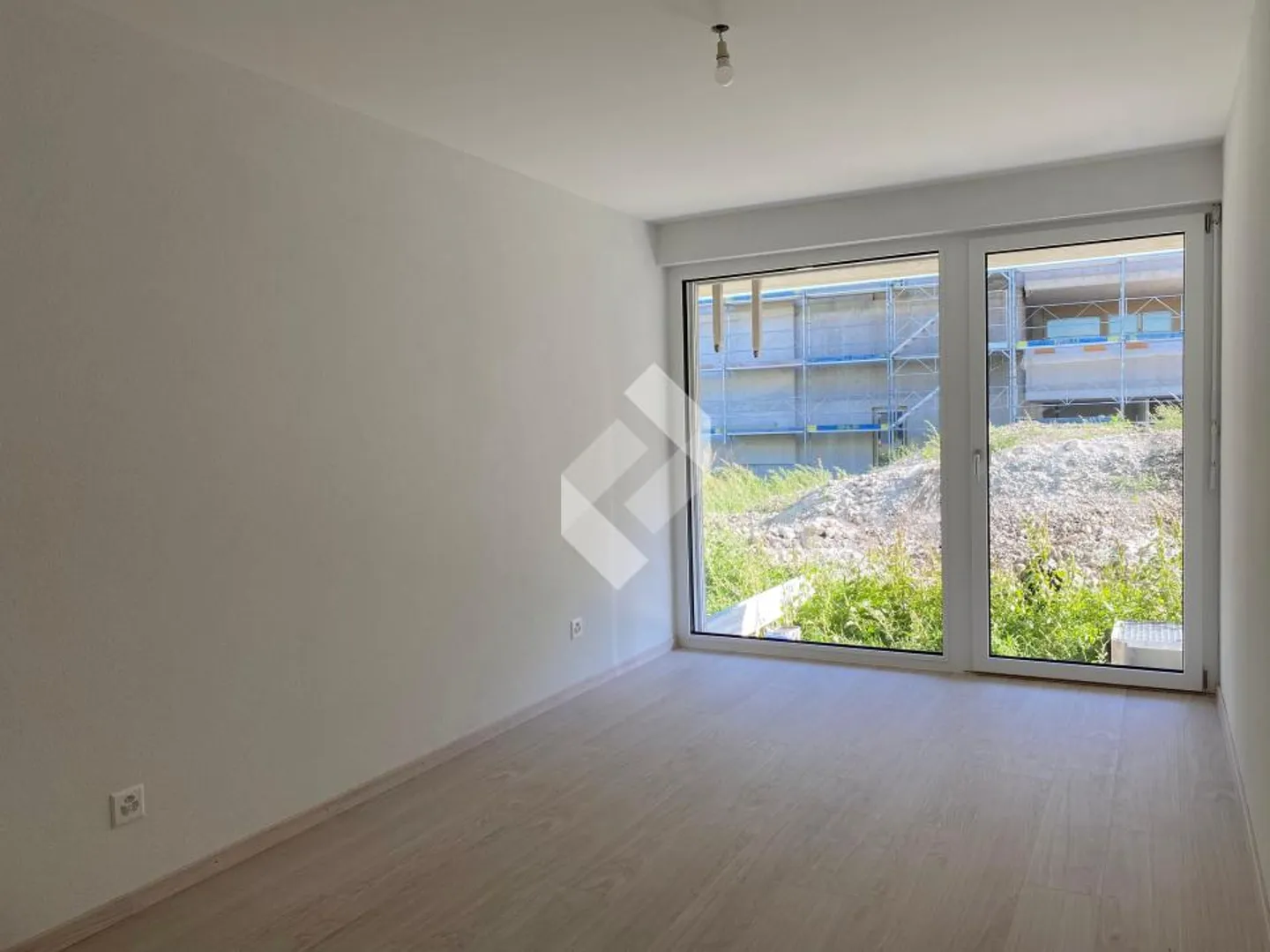 Ampio appartamento di 3.5 locali di nuova costruzione con giardino, disponibile da subito! - Foto 10 di 13