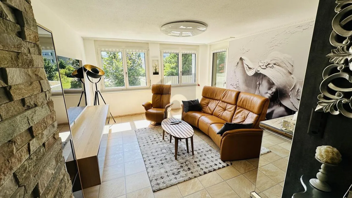 BRIGHT AND FAMILY FRIENDLY NEAR THE CITY - Photo 1 of 6