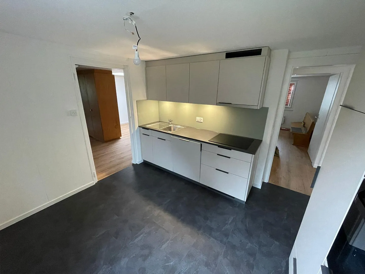 Appartement ancien de 5 1/2 pièces - Photo 2 sur 9