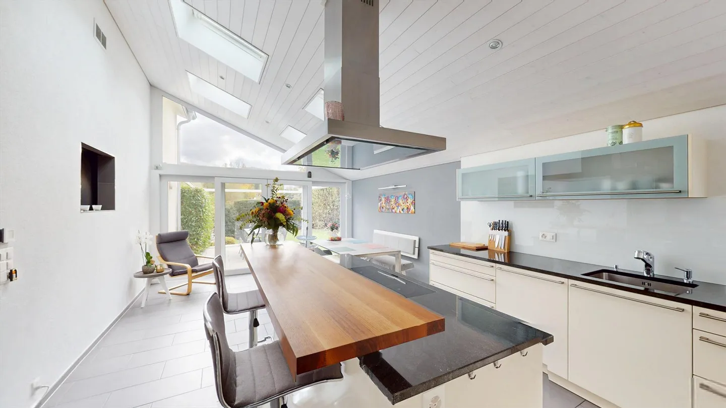 Completely Renovated, Family-Friendly 6.5 Room Detached House on Sunny Plot - Photo 5 of 14