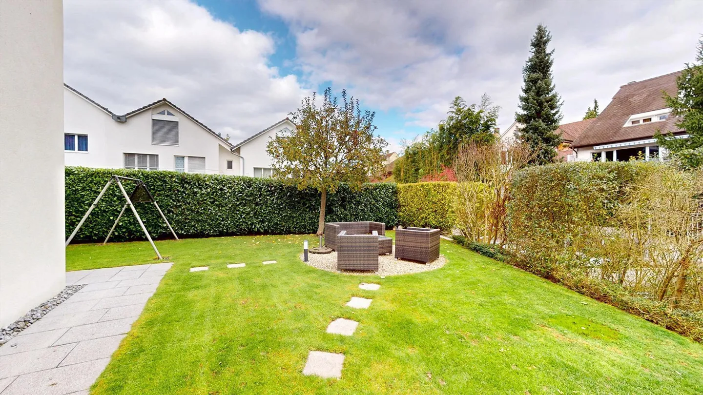 Completely Renovated, Family-Friendly 6.5 Room Detached House on Sunny Plot - Photo 12 of 14