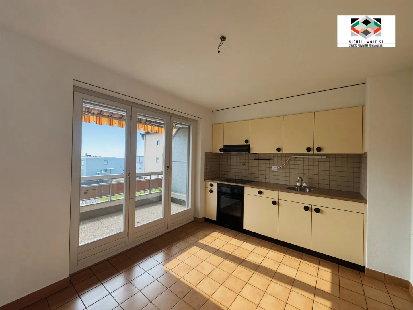 Appartamento luminoso di 3,5 locali a Peseux - Foto 3 di 8