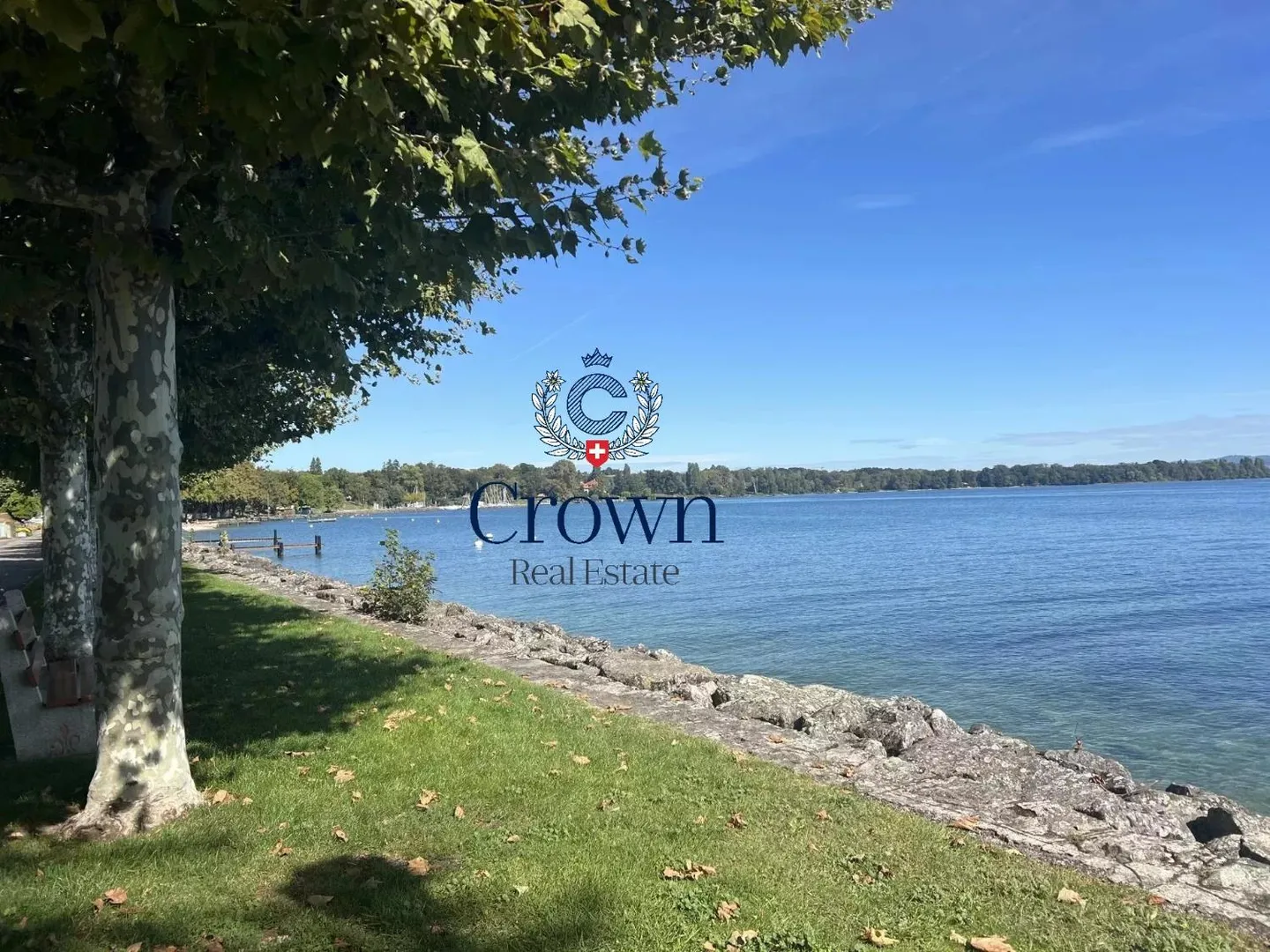 Lakeside Penthouse with Pool - Photo 2 of 8