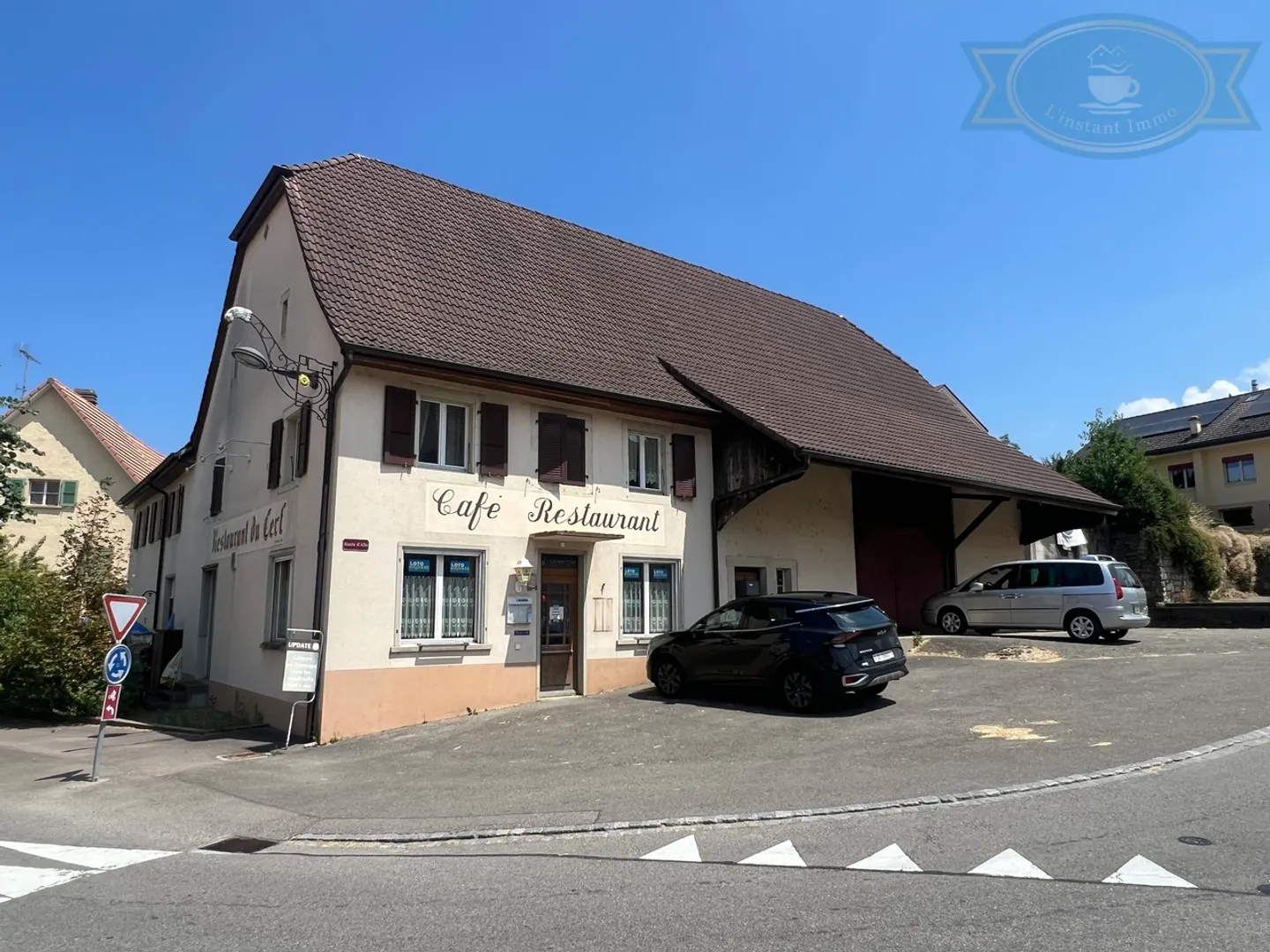 Ertragsgebäude zur Umwandlung im Zentrum von Coeuve - Foto 1 von 8