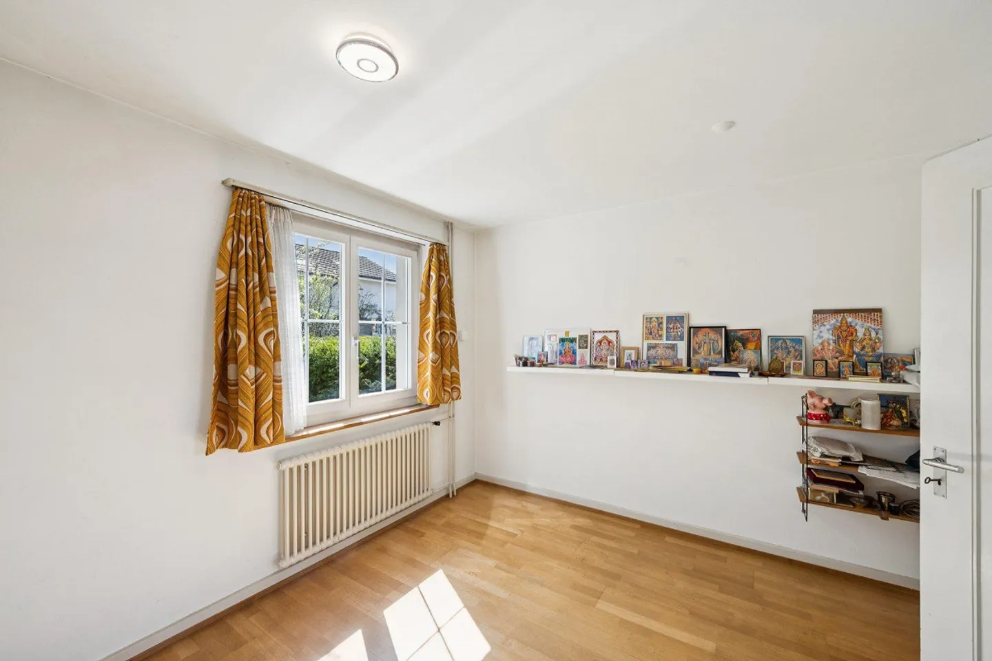 Semi-Detached House with Character and Potential - Photo 4 of 16