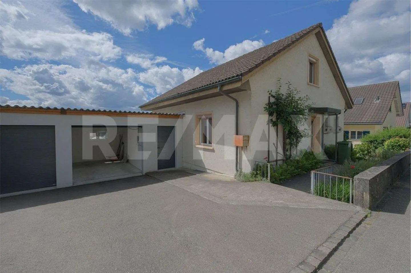 Charmantes Familienhaus in der Natur - Foto 2 von 13