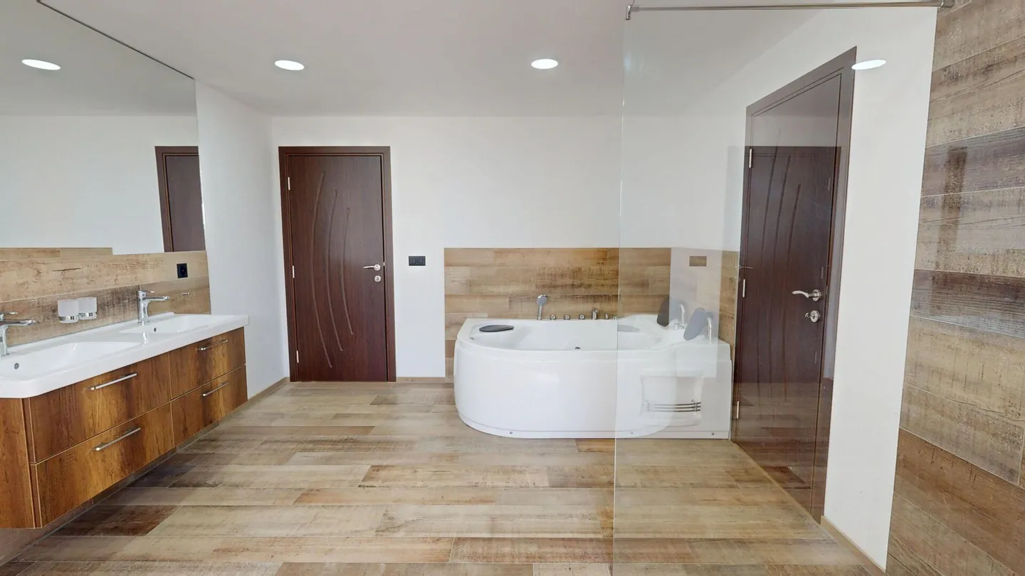 Modern Multi-Family Home Investment - Photo 3 of 16