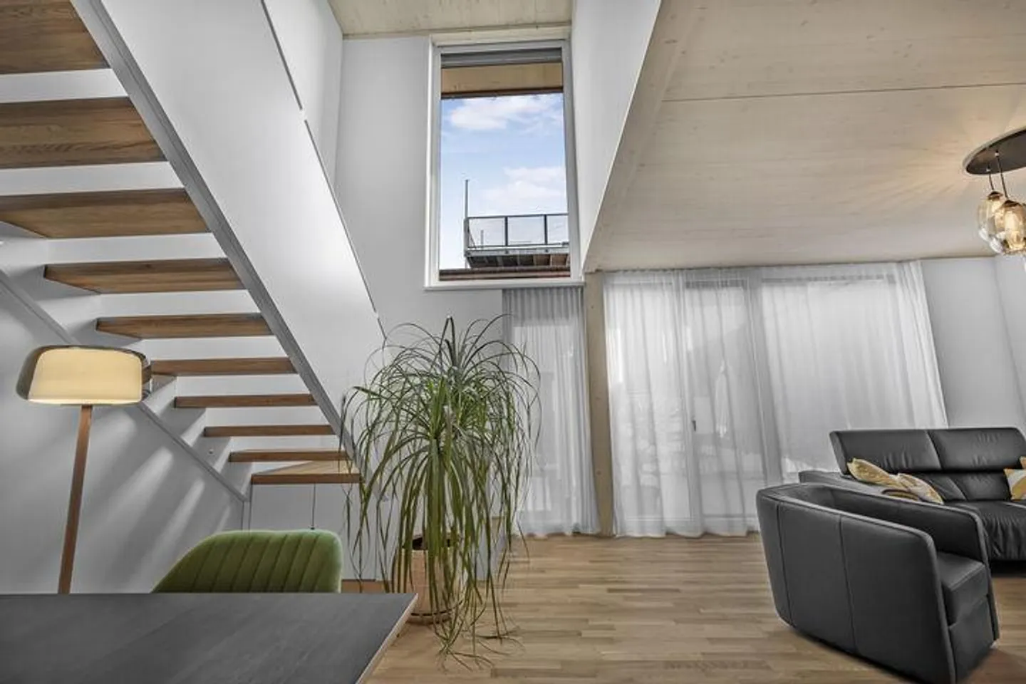 EXZELLENZ AUF ALLEN EBENEN - Photo 2 sur 8